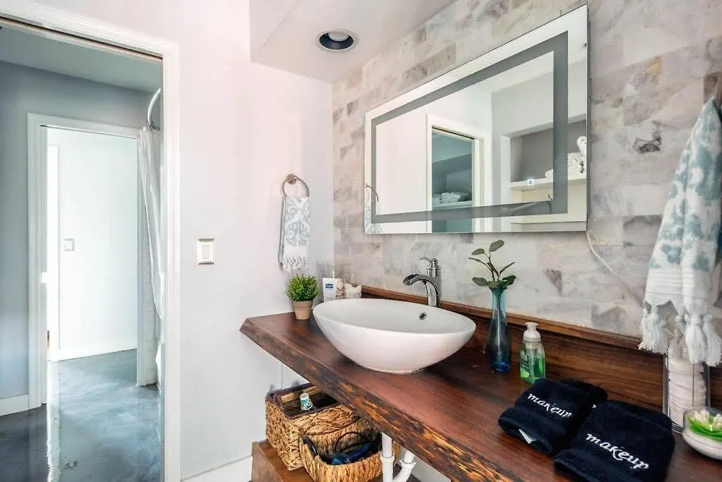 Walk To Broadway Charming Modern Historic Townhome Nashville United States