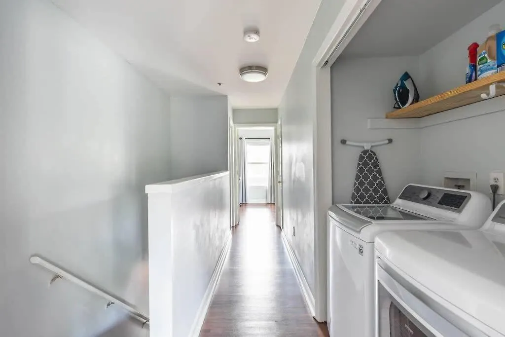 Holiday home Walk To Broadway Charming Modern Historic Townhome Nashville