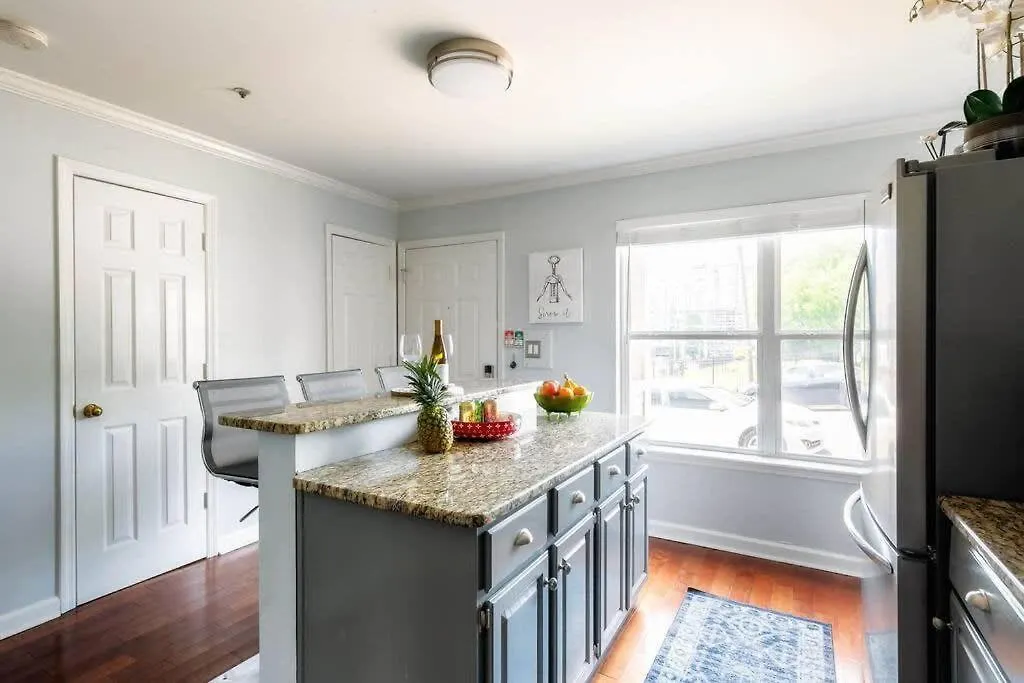 Walk To Broadway Charming Modern Historic Townhome Nashville 0*,  United States