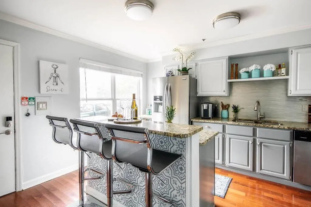 Walk To Broadway Charming Modern Historic Townhome Nashville Holiday home